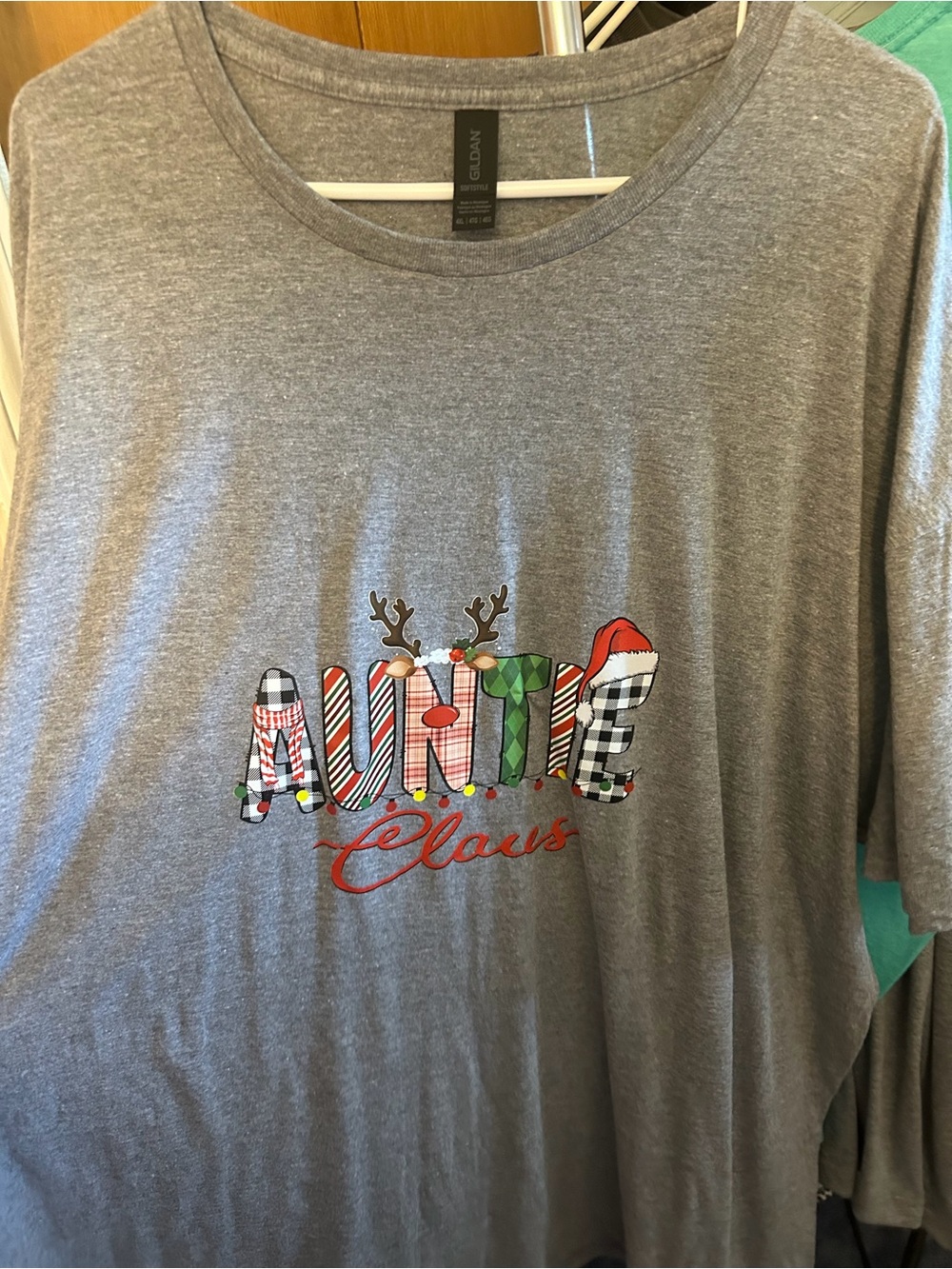 Gildan Womens Gray 'Auntie Claus' Holiday Pajama Top